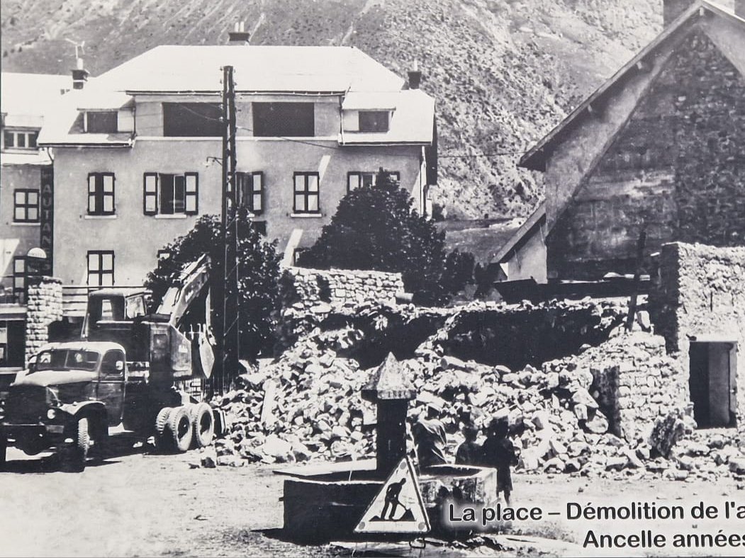 Place du village — vue ancienne